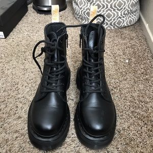 ❗️SOLD❗️Dr Martens Vegan Jadon